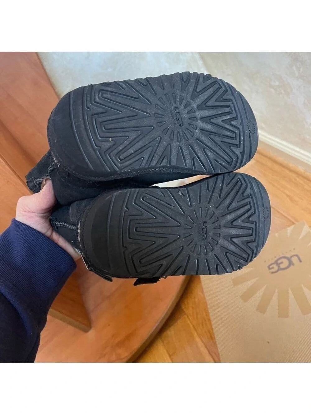 UGG Blaise boys kids black short fur shearling boots zipper & buckle 10 US 27 EU